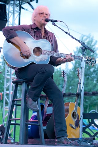 03-arlo-guthrie-denver-botanic-gardens-3
