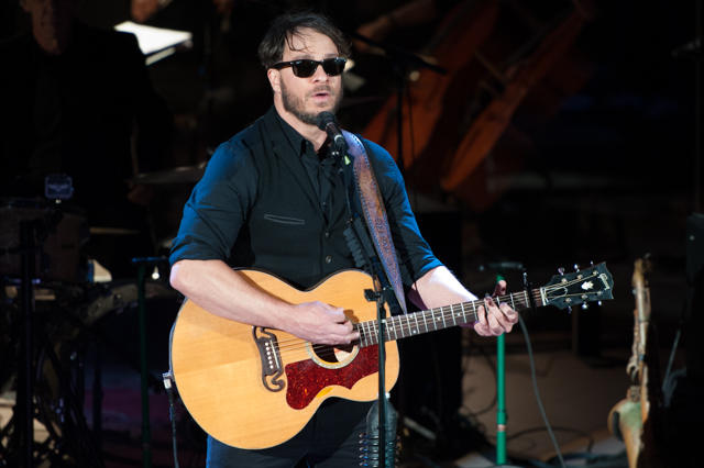 02-amos-lee-and-colorado-symphony-1