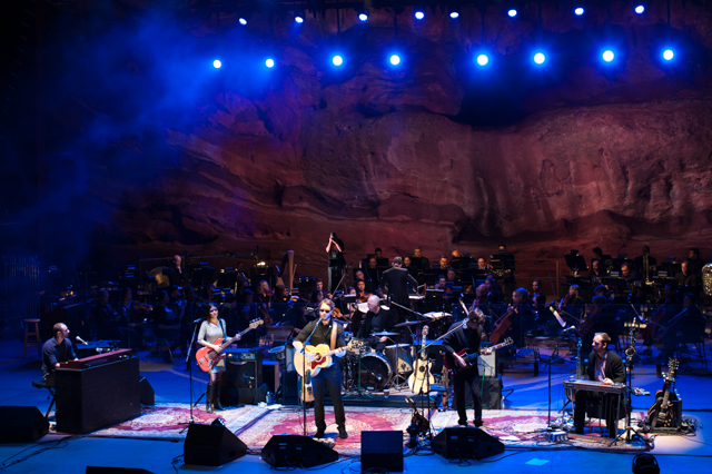 02-amos-lee-and-colorado-symphony-10