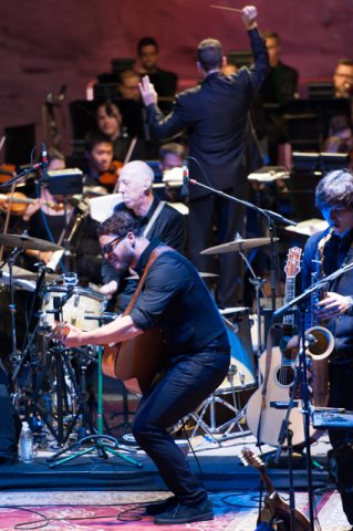 02-amos-lee-and-colorado-symphony-12
