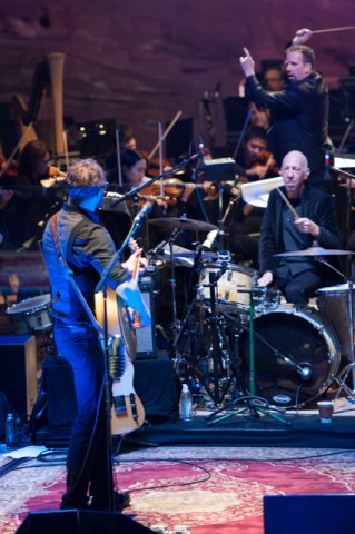 02-amos-lee-and-colorado-symphony-14