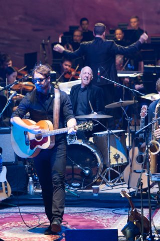 02-amos-lee-and-colorado-symphony-15