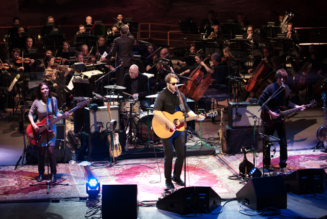 02-amos-lee-and-colorado-symphony-2