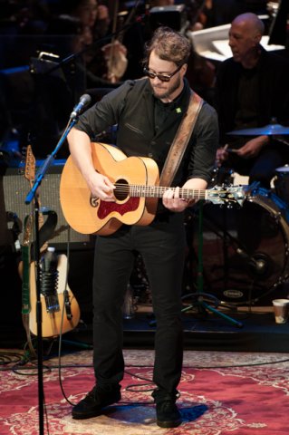 02-amos-lee-and-colorado-symphony-8