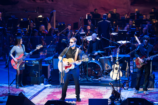 02-amos-lee-and-colorado-symphony-9