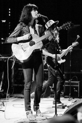 02-nikki-lane-fox-fmqb-1