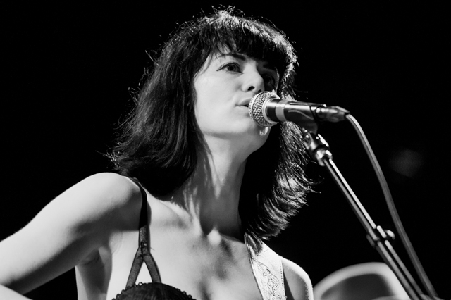 02-nikki-lane-fox-fmqb-10