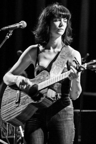 02-nikki-lane-fox-fmqb-15