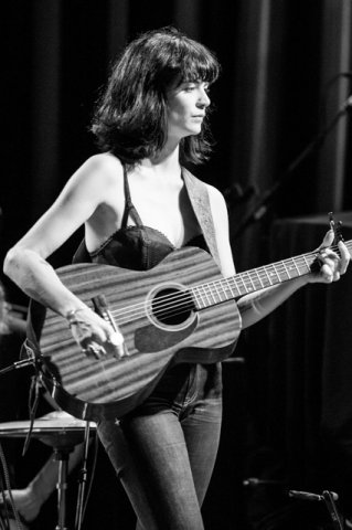 02-nikki-lane-fox-fmqb-16