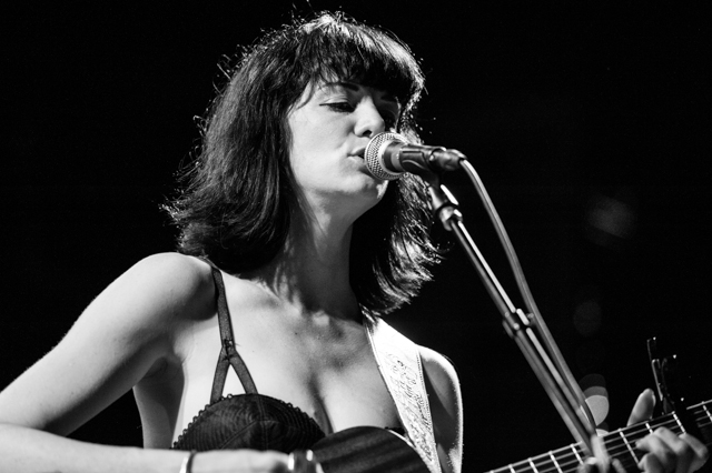 02-nikki-lane-fox-fmqb-8