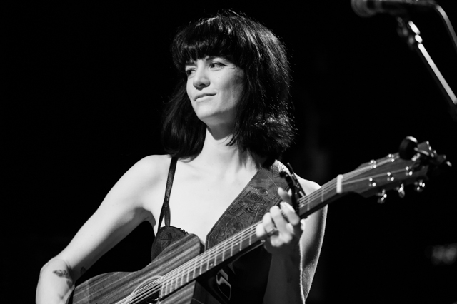 02-nikki-lane-fox-fmqb-9
